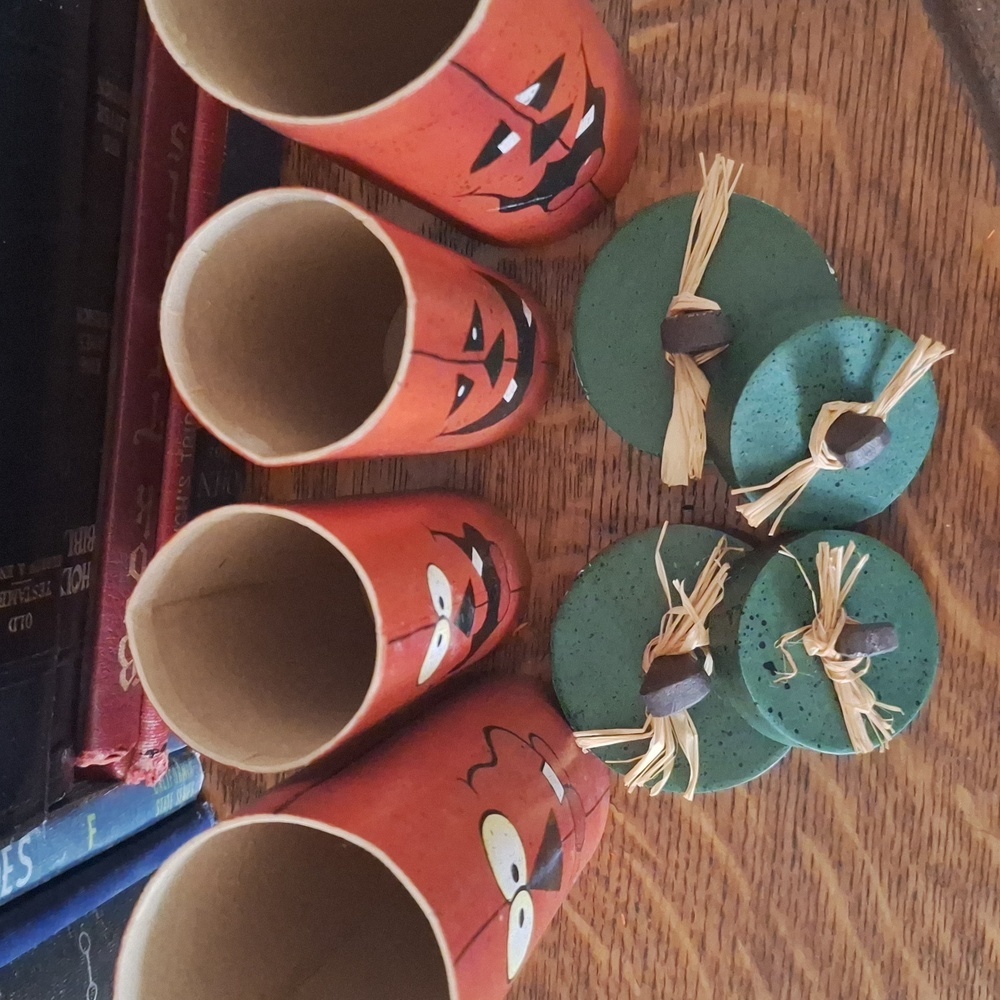 Lot Of 4 Holloween folk art painted treat containers - Picture 5 of 8